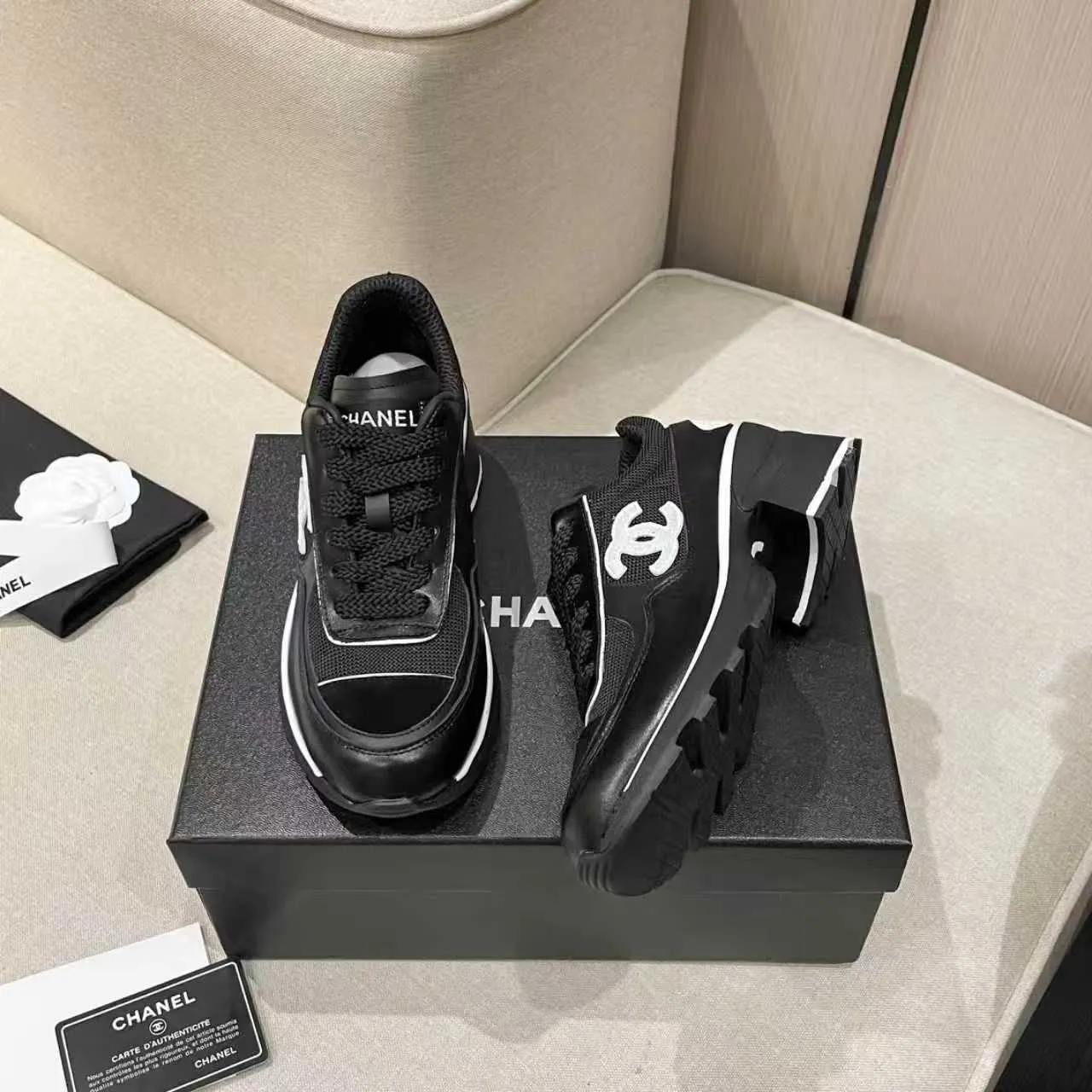 👟👟Ex-factory price 580👟👟Chanel Panda Shoes! 2025 counter's top casual sports shoes. This classic design; the upper is electro-embroidered with a variety of techniques; the outsole is fashionable and sporty; the unusual inclusion of a variety of color matching elements... The diversified mix and match is very good-looking and versatile, and can be used for leisure, fashion, sports, and outdoor... ꫛꫀꪝ Go➫ Materials: ❶Upper made of: original imported first-layer silk cowhide + original waterproof cloth + original first-layer cowhide ❷Inner lining: Original Yangli + Net ❸ Outsole based on: Original TPU combination outsole Special counter boutique packaging complete set for women 35–40